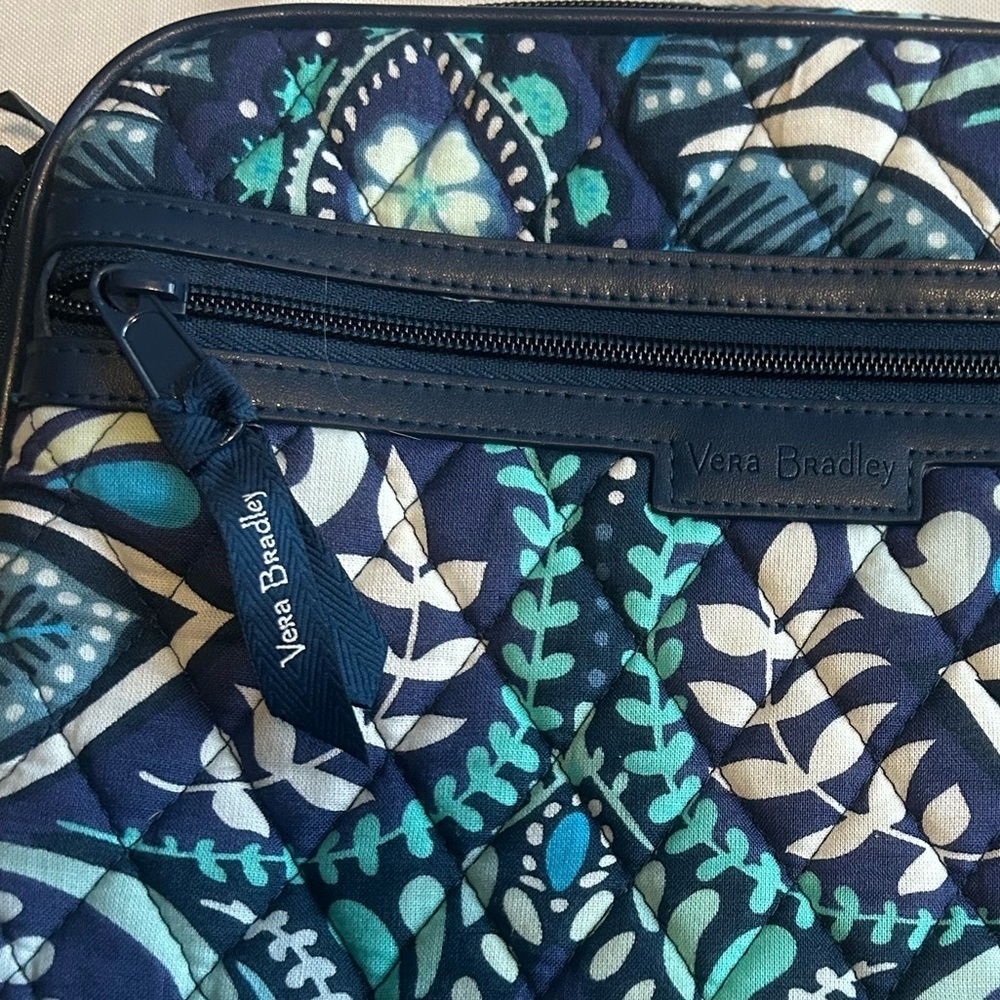 Vera Bradley Quilted/Vinyl Crossbody Bag Purse Blue Island Floral Printed - Picture 2 of 8